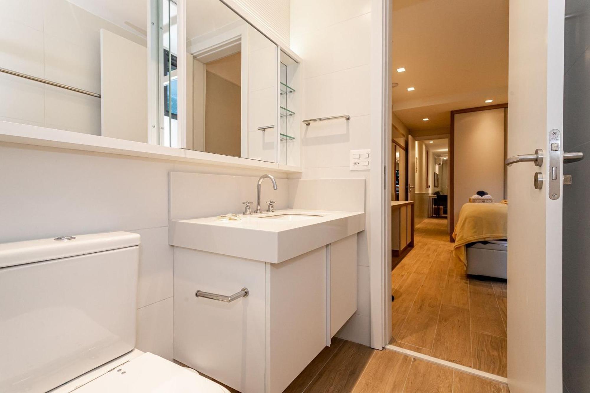Apartamento Quarto&sala A 170m Da De Ipanema | Fa 49/302 *