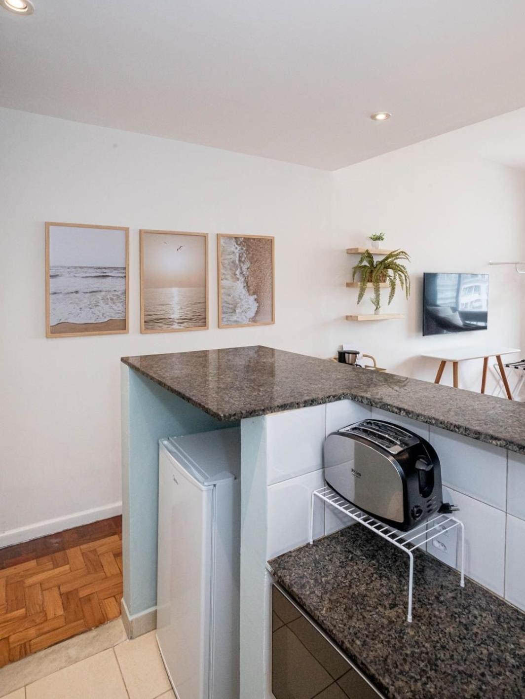 Apartamento A 200m Da De Copacabana | Fm144/1006 *