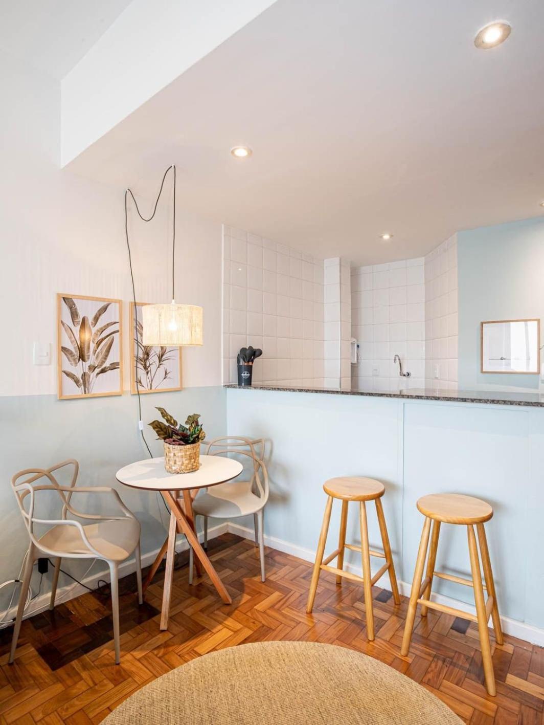 Apartamento A 200m Da De Copacabana | Fm144/1006