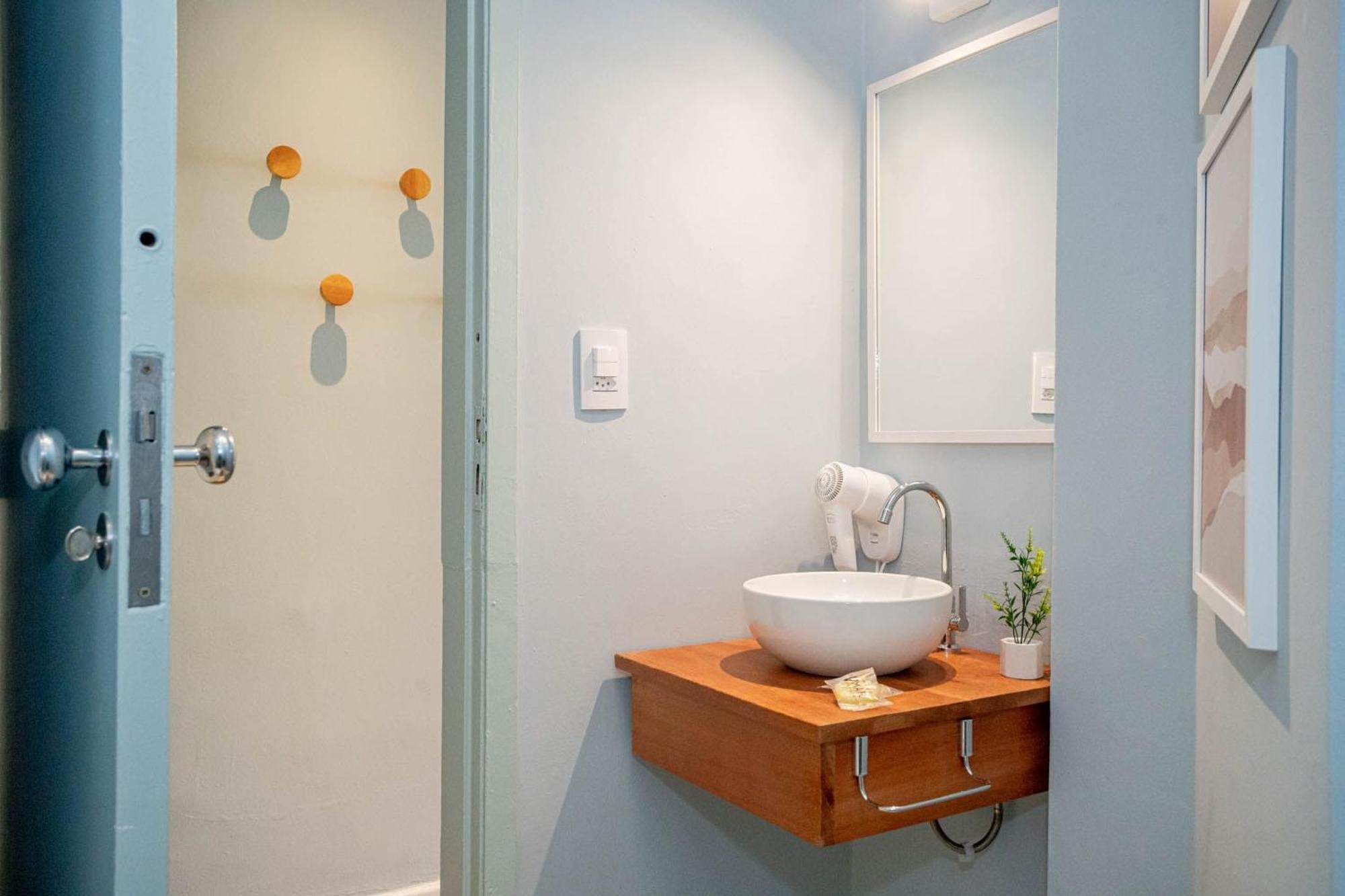 Apartamento A 200m Da De Copacabana | Fm144/1006
