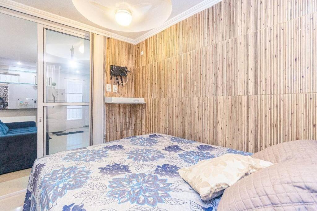 Casa Rosa A Uma Quadra Da Praia *