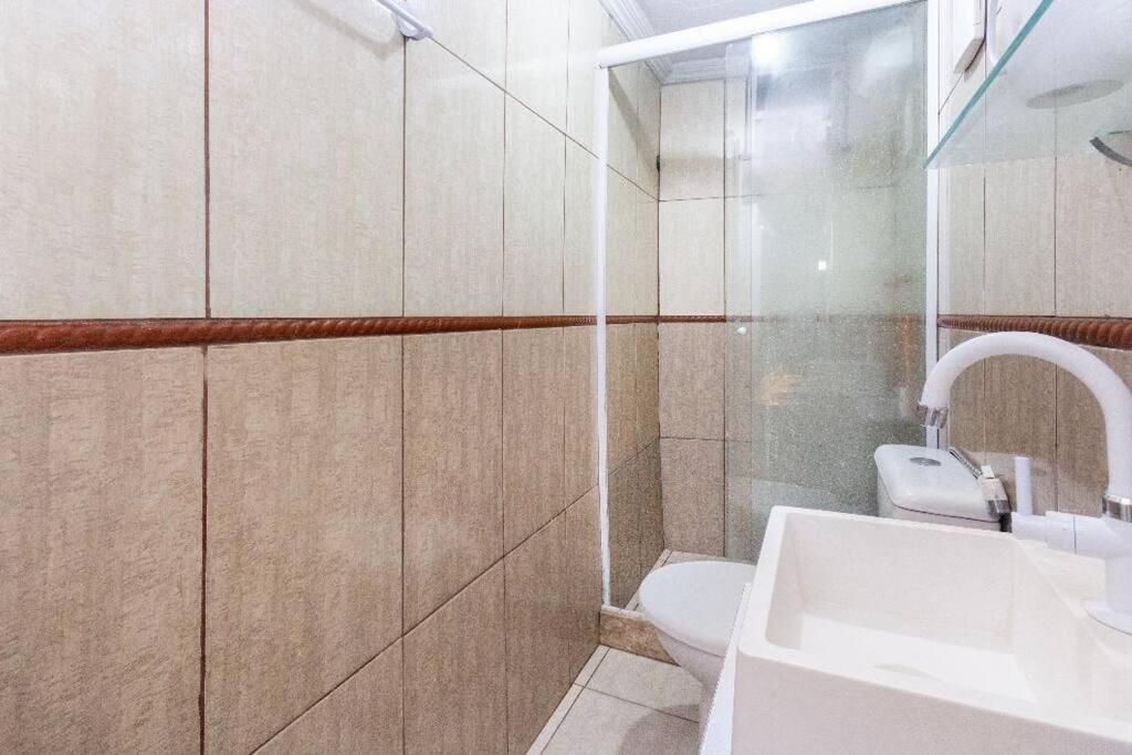 Apartamento Casa Rosa A Uma Quadra Da Praia