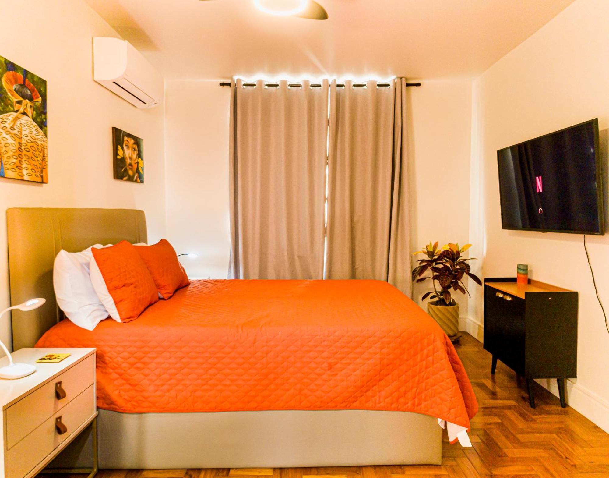 03 Quartos , Todo Reformado, No Posto 6 De Copacabana Enorme, 6 Camas, Ao Lado De Arpoador E Ipanema , Climatizado , Wifi E 3 Smart Tv, Pauloangerami Rp144 Apartamento