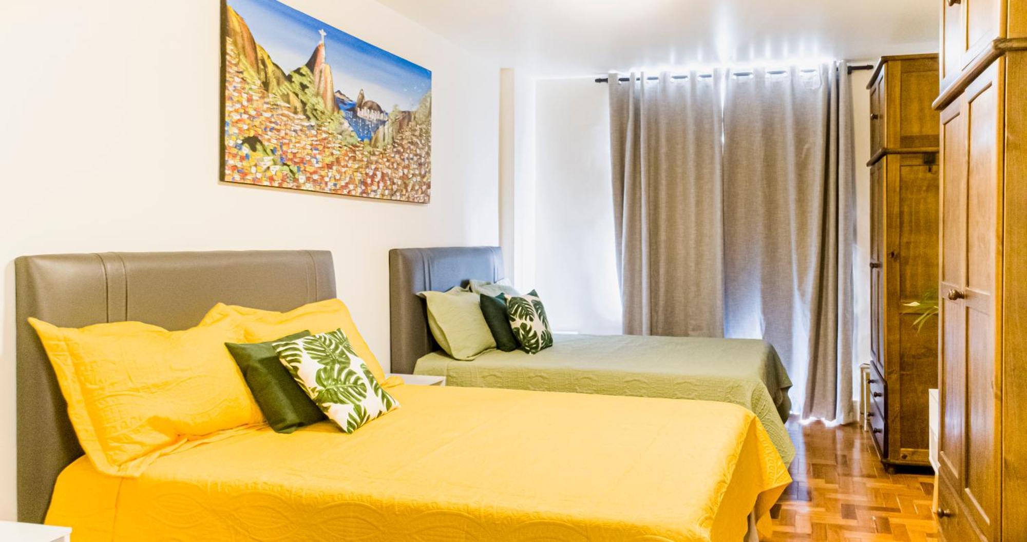 03 Quartos , Todo Reformado, No Posto 6 De Copacabana Enorme, 6 Camas, Ao Lado De Arpoador E Ipanema , Climatizado , Wifi E 3 Smart Tv, Pauloangerami Rp144 * Rio de Janeiro