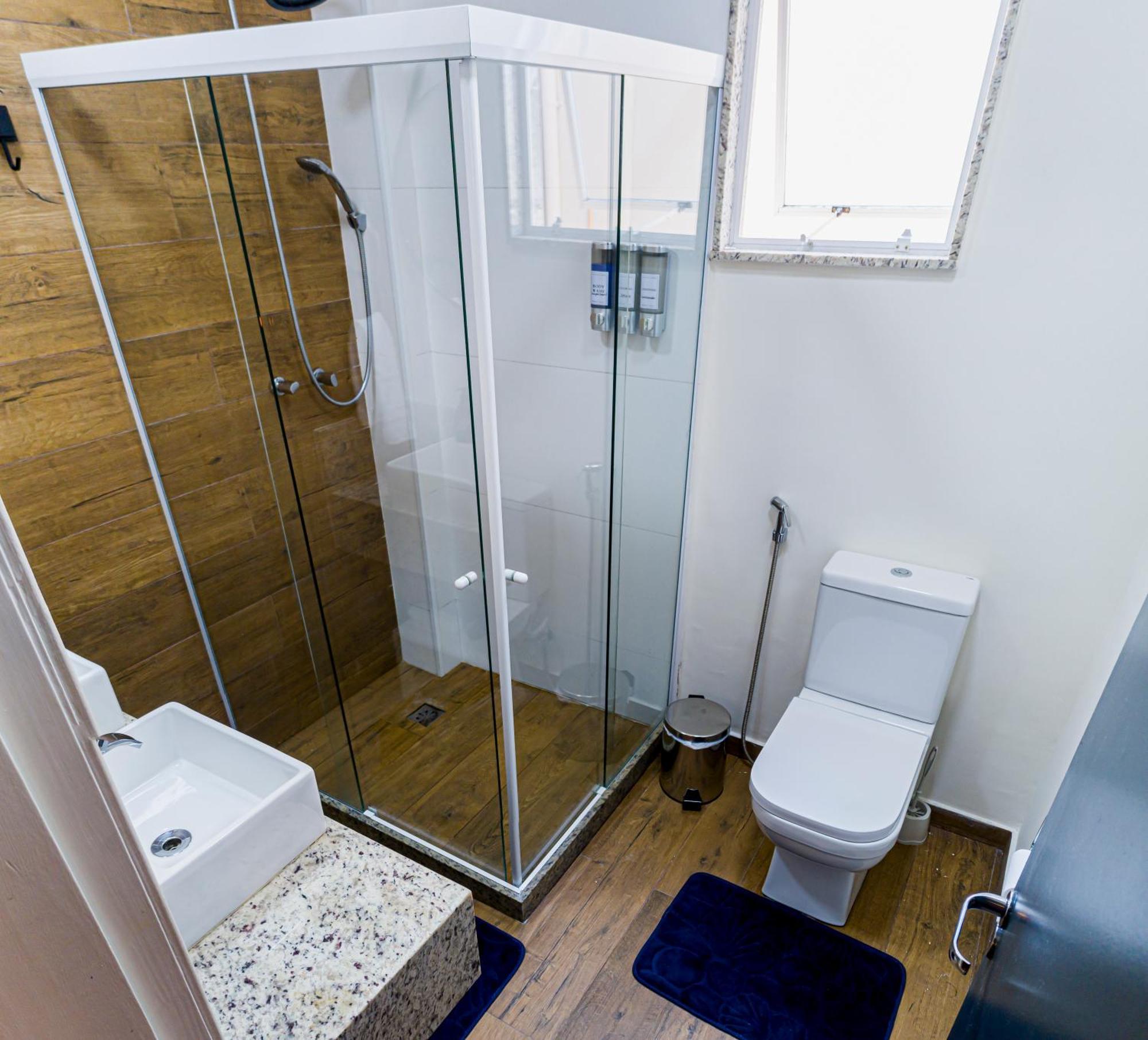 Apartamento 03 Quartos , Todo Reformado, No Posto 6 De Copacabana Enorme, 6 Camas, Ao Lado De Arpoador E Ipanema , Climatizado , Wifi E 3 Smart Tv, Pauloangerami Rp144 *