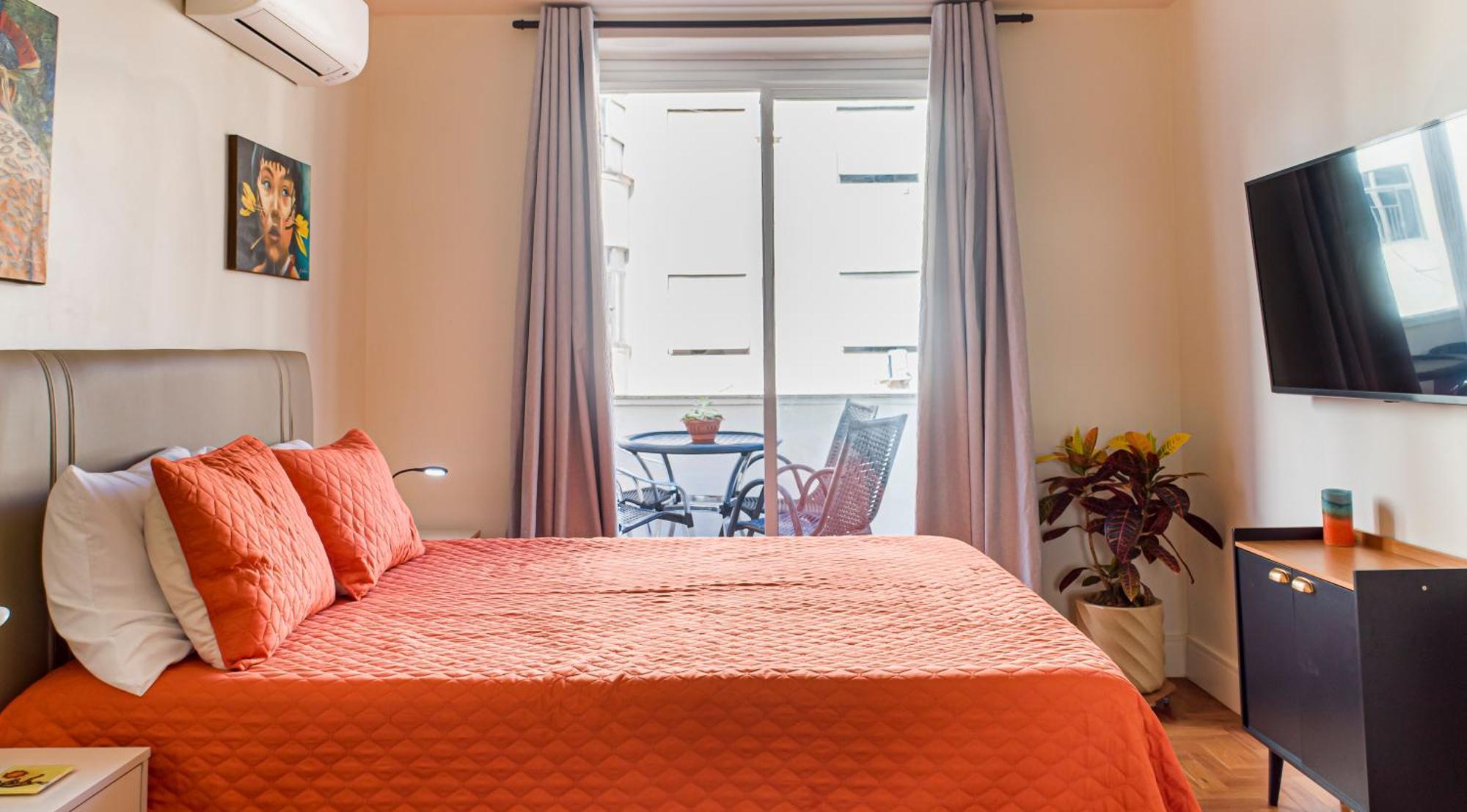 03 Quartos , Todo Reformado, No Posto 6 De Copacabana Enorme, 6 Camas, Ao Lado De Arpoador E Ipanema , Climatizado , Wifi E 3 Smart Tv, Pauloangerami Rp144
