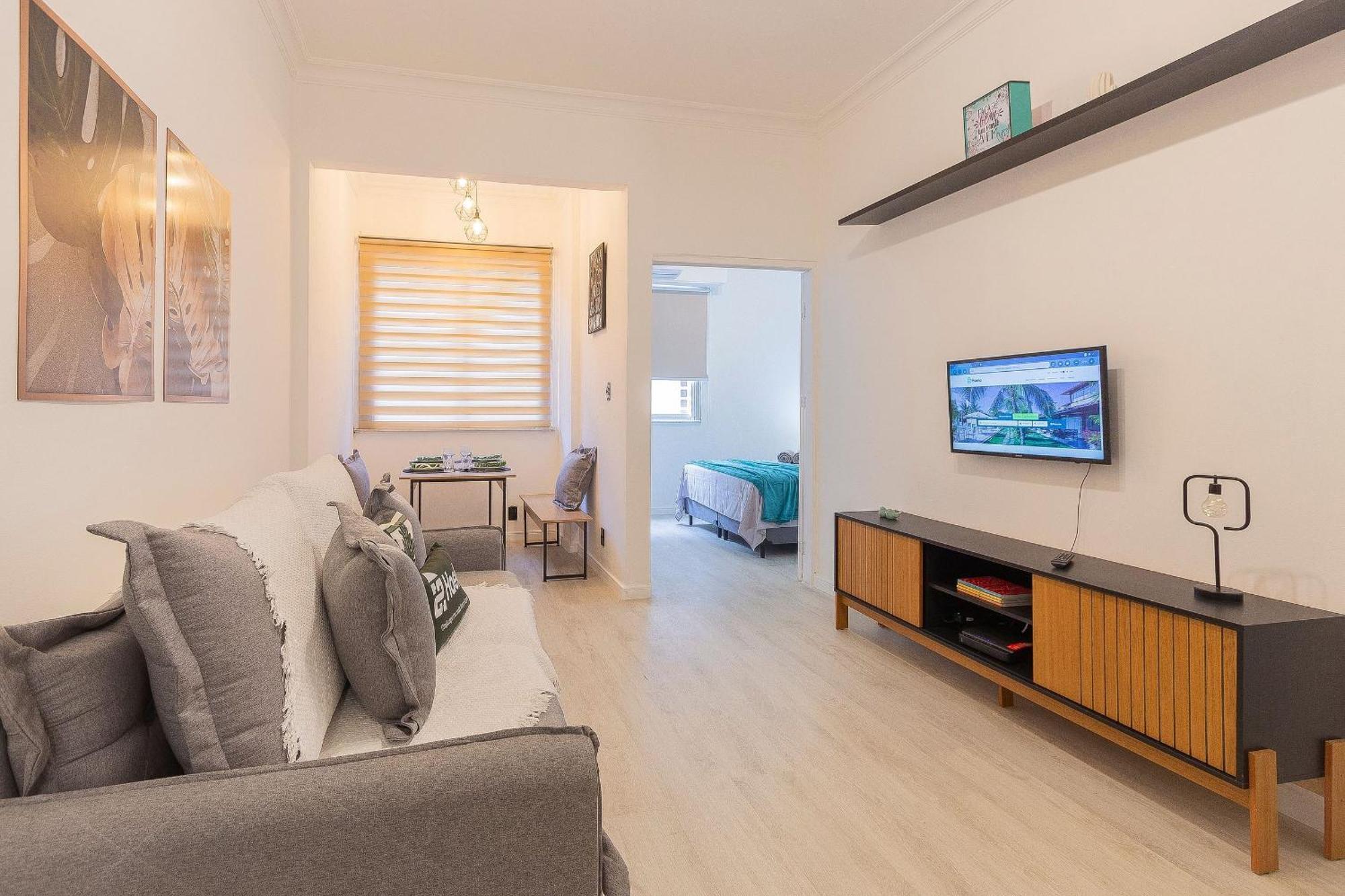 Apartamento A Poucos Passos Da - Amplo E Confortavel *