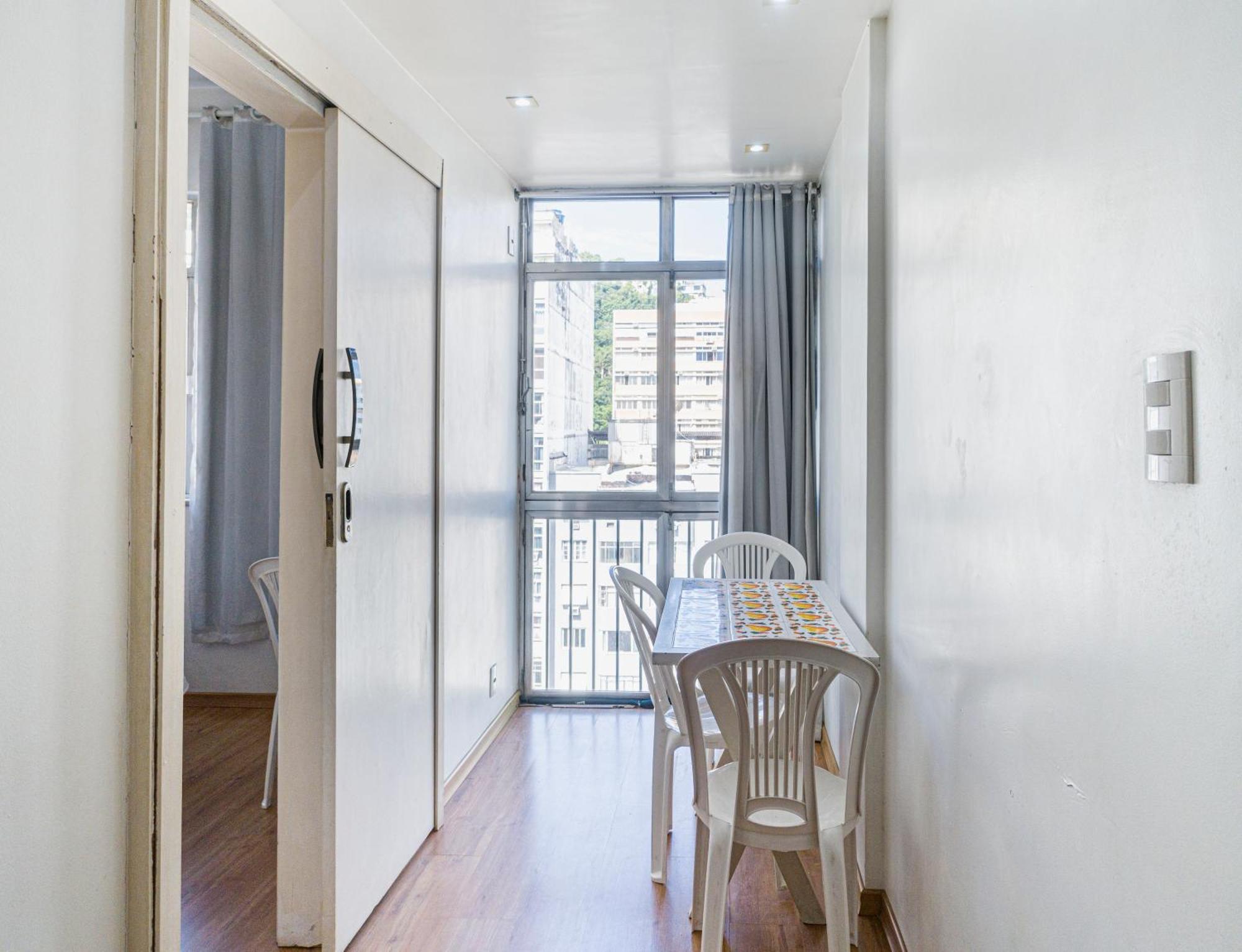 Apartamento Completo Na De Copacabana 02 Quartos Com Vista Lateral Mar Em Andar Alto, Ar, Wifi , Netflix, Pauloangerami Rmvc18 Rio de Janeiro