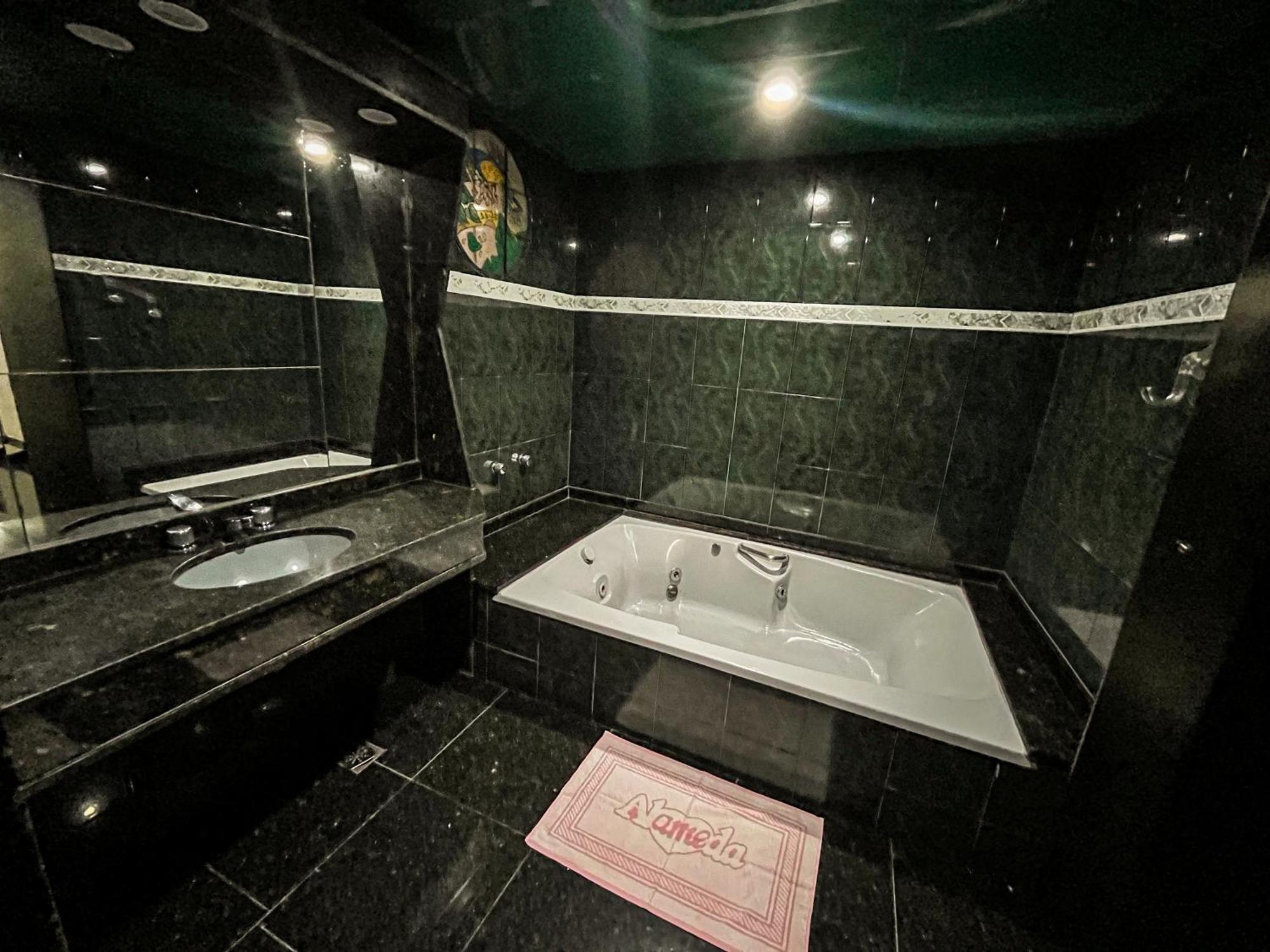 Alameda - Adults Only Love hotel