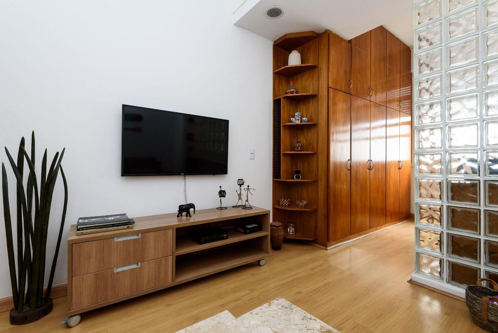 Omar Do Rio - Bi 1005 Moderno, Internet 500mbps, Workstation, Chromecast, Na Localização De Copacabana, Próximo Ao Baixo Copa, 03 Minutos Andando Da De Copacabana E Do Metrô Cantagalo *