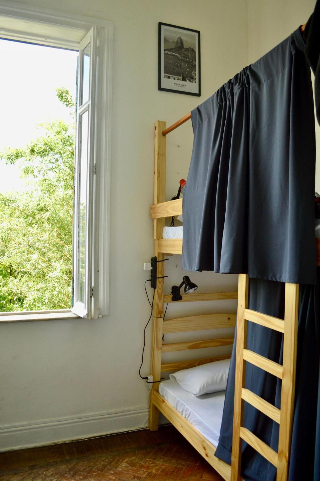 Albergue Castelo Dos Tucanos Host *