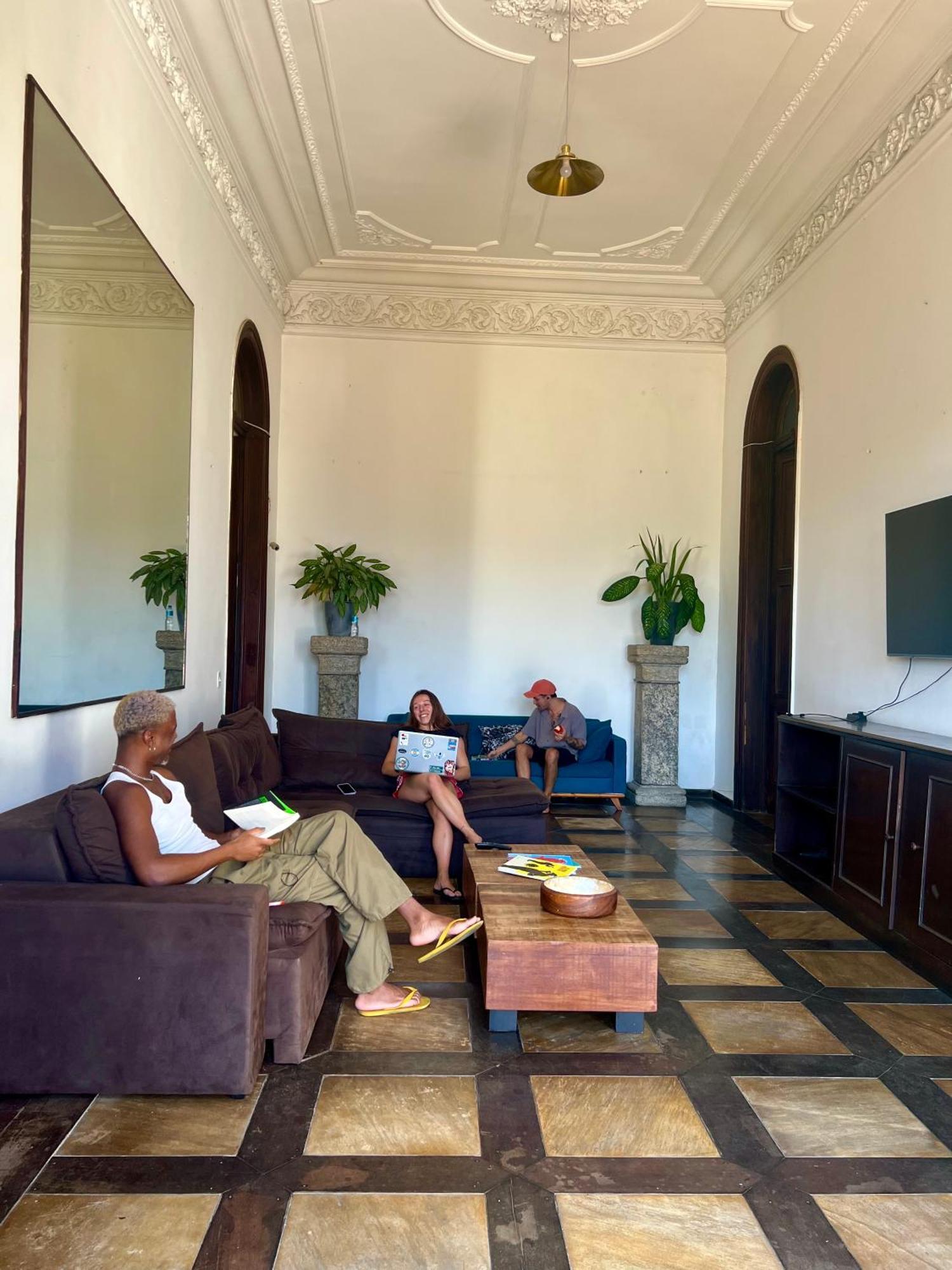 Albergue Castelo Dos Tucanos Host *