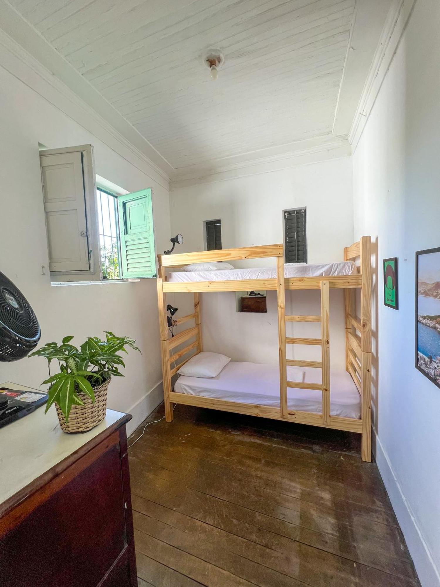 Albergue Castelo Dos Tucanos Host