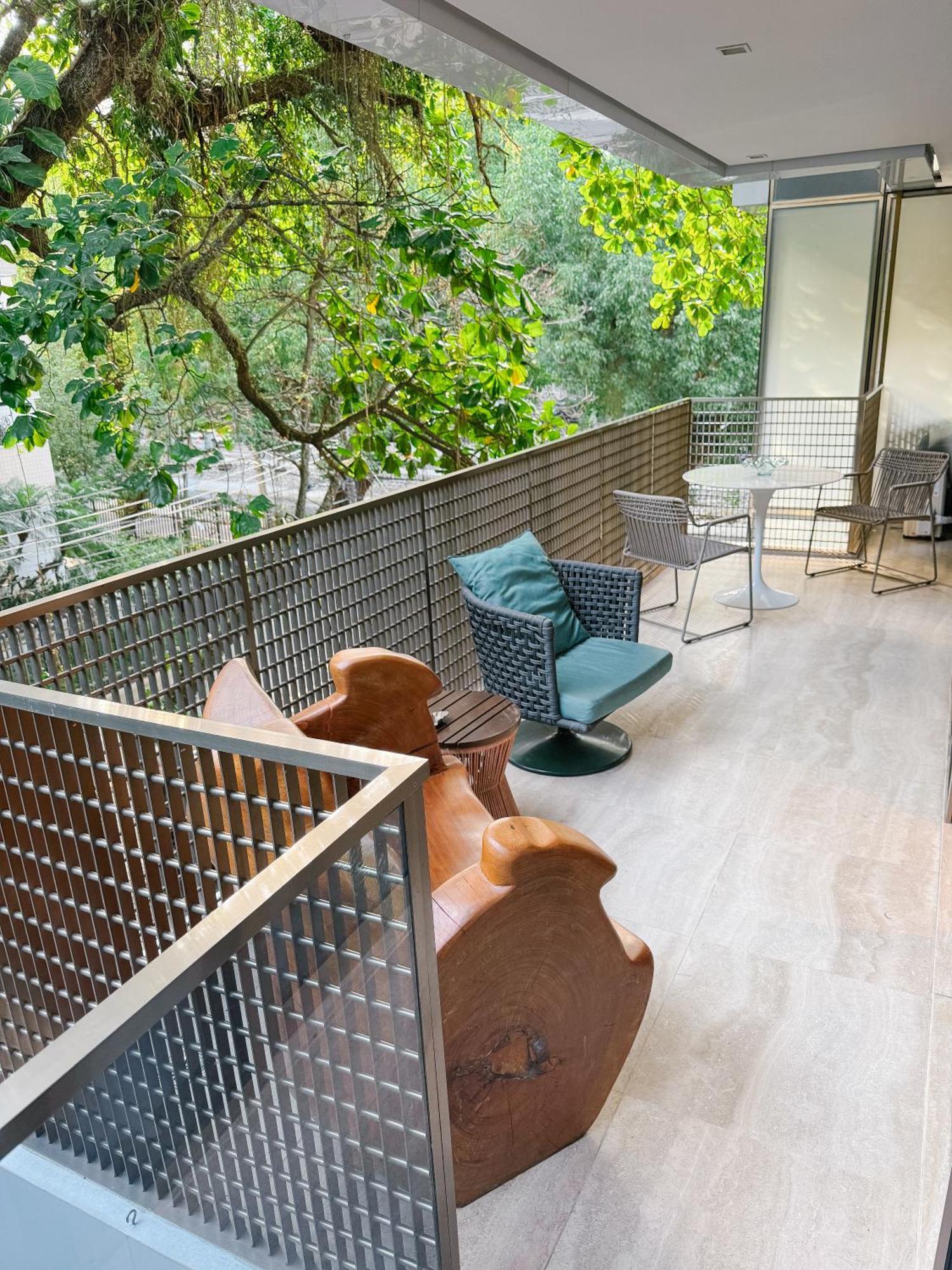 2br Heart Of Leblon With Balcony, Renovated Gem Apartment Rio de Janeiro