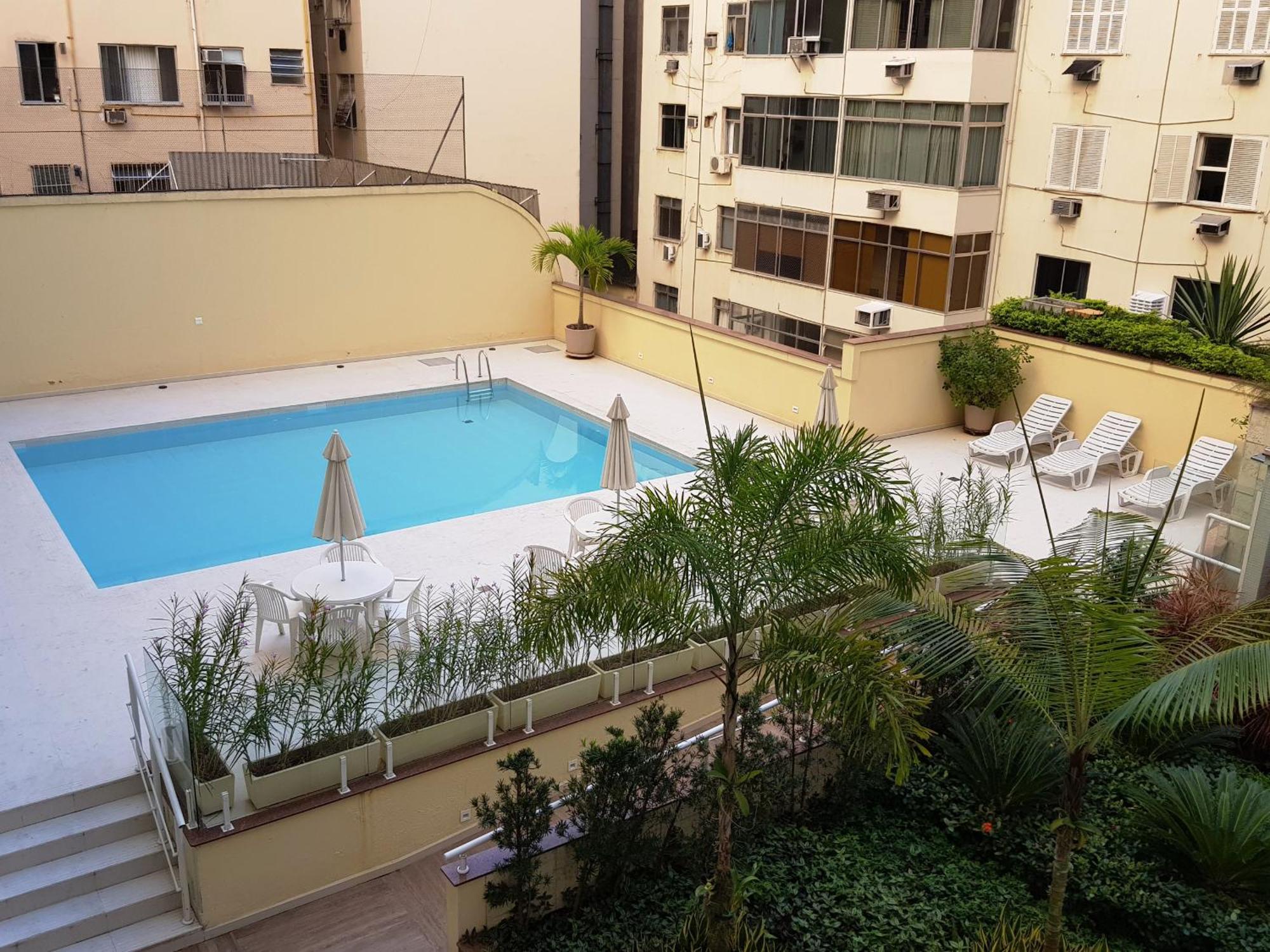 Apartamento Encantador Com Piscina - Besthostrio *