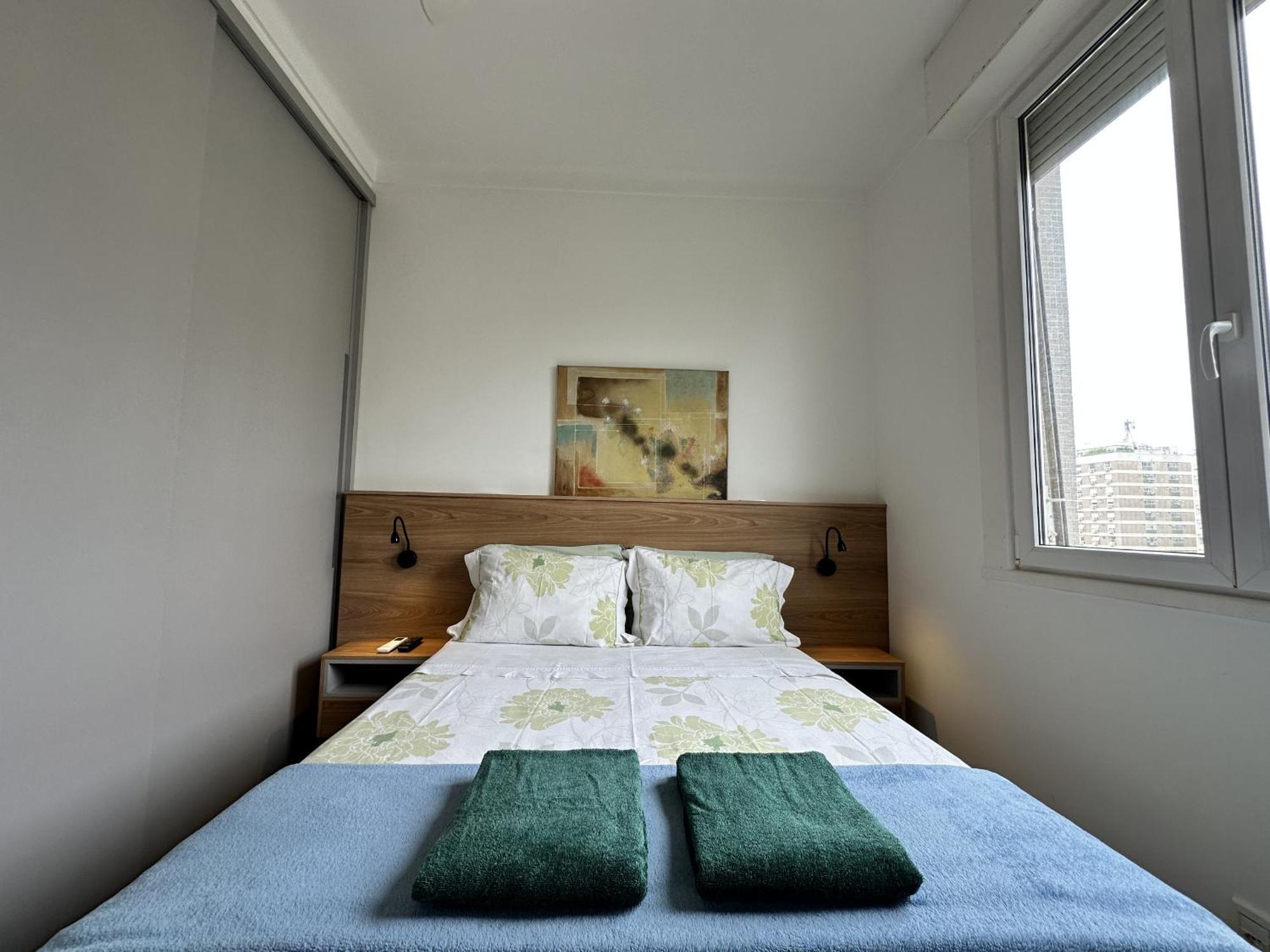 Charmoso E Bem Localizado Leblon / Besthostrio Apartamento *