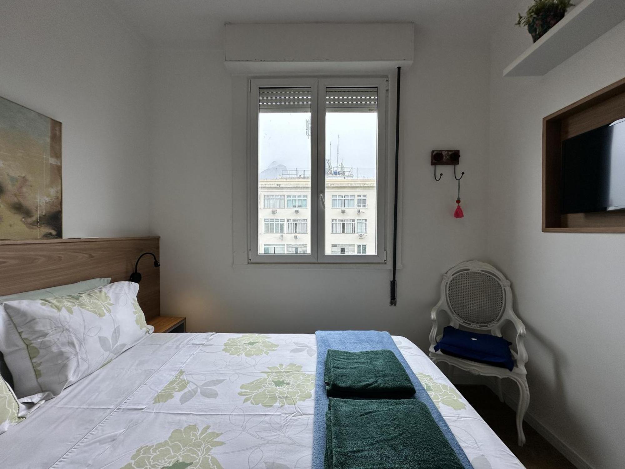 Charmoso E Bem Localizado Leblon / Besthostrio Apartamento *