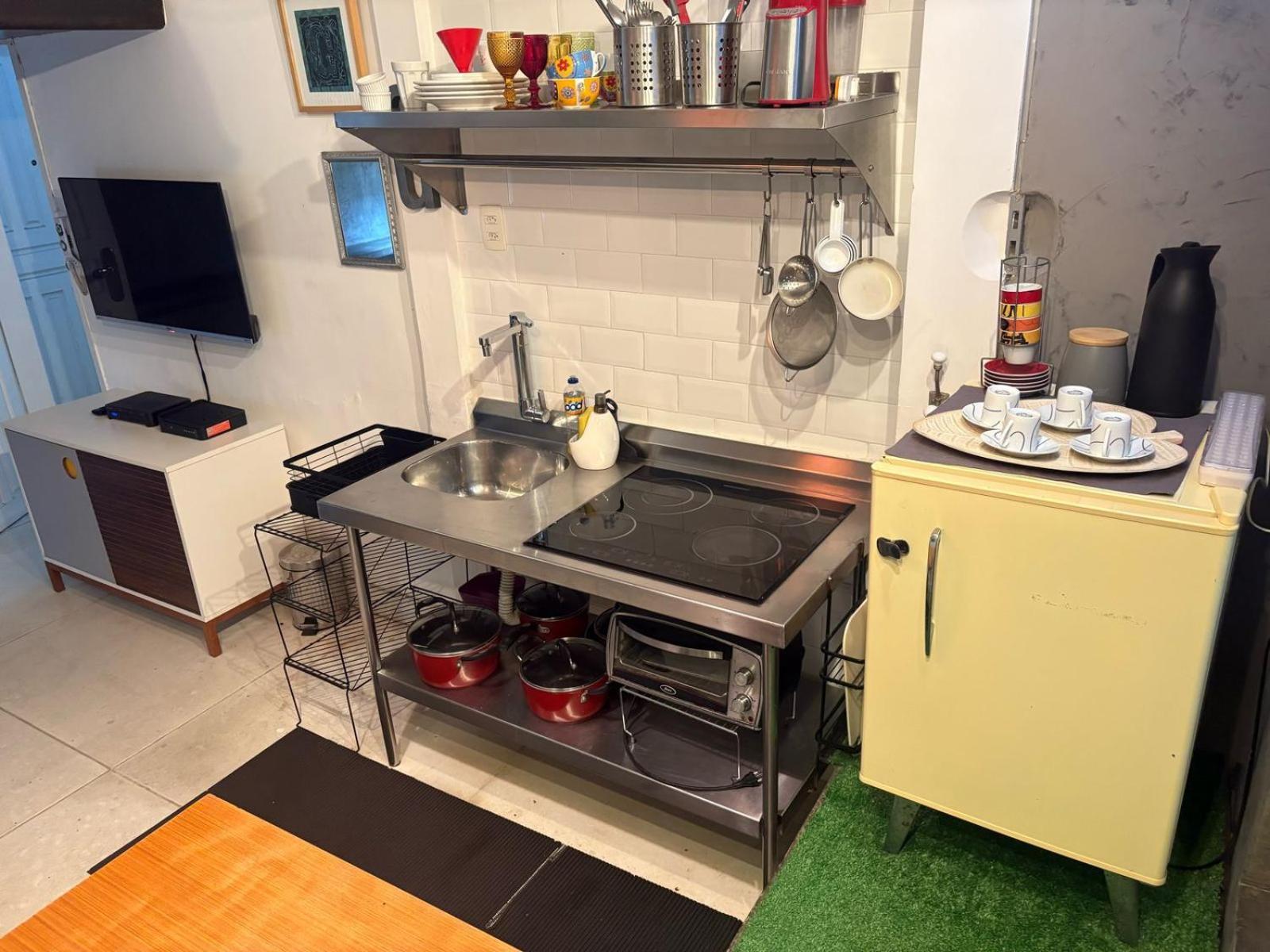 Apartamento Mini Na Urca, Perto Pao De Acucar, Novinho, Com, Wi-fi, Tv Smart, E Ar Condicionado Split, Pauloangerami Mc103