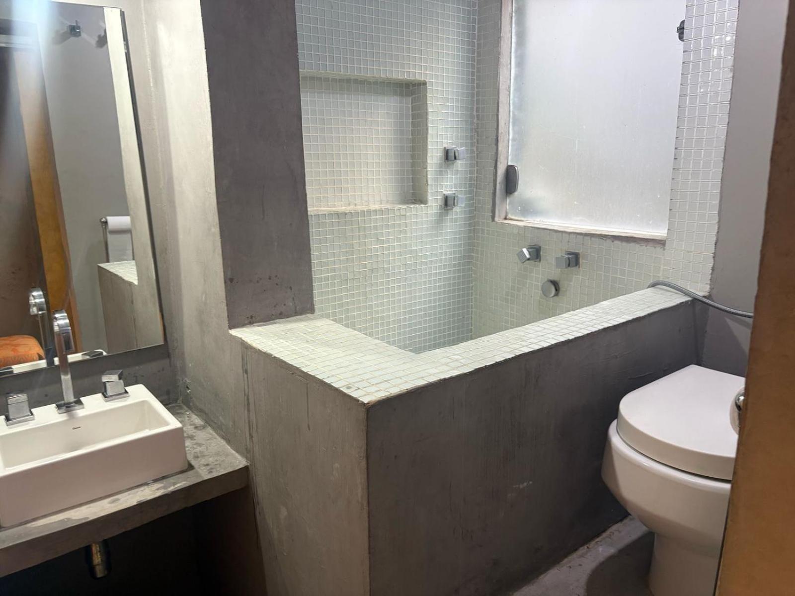 Apartamento Mini Na Urca, Perto Pao De Acucar, Novinho, Com, Wi-fi, Tv Smart, E Ar Condicionado Split, Pauloangerami Mc103 *