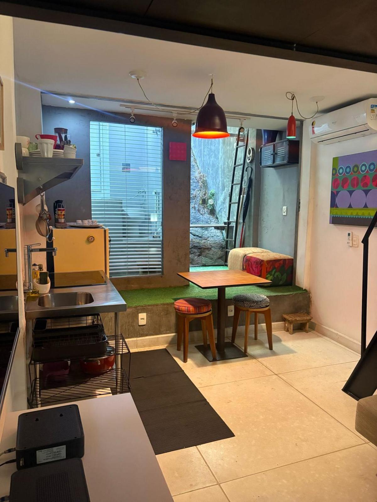 Apartamento Mini Na Urca, Perto Pao De Acucar, Novinho, Com, Wi-fi, Tv Smart, E Ar Condicionado Split, Pauloangerami Mc103 *