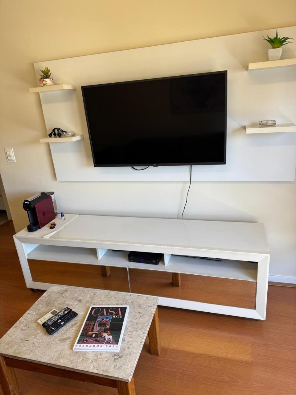 Aparthotel Leblon Inn: Beachside Flat With Daily Housekeeping And Gym *