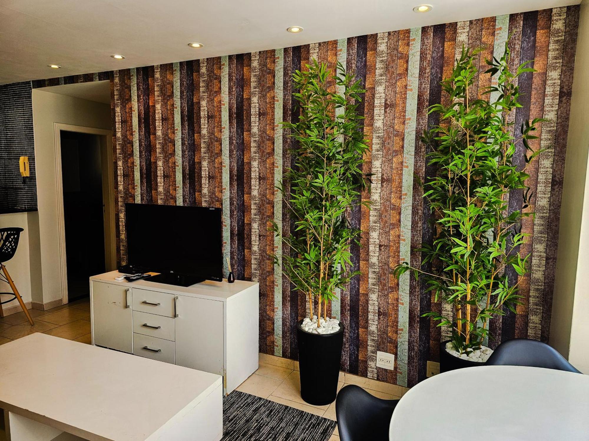 Bulhoes De Carvalho 591-601 Apartment