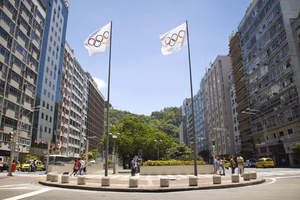 Apartamento Completo Na De Copacabana 02 Quartos Com Vista Lateral Mar Em Andar Alto, Ar, Wifi , Netflix, Pauloangerami Rmvc18 Rio de Janeiro