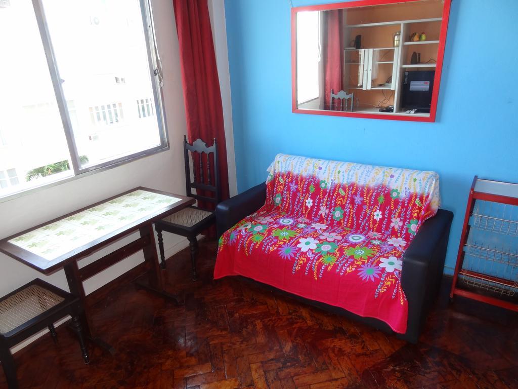 Oceanfront Copacabana Apartment *