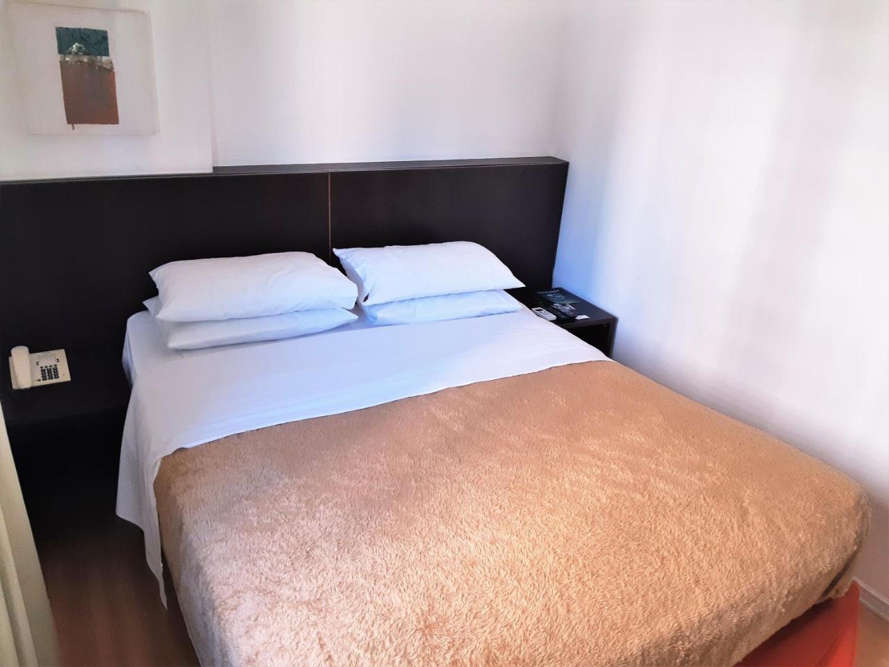 C104 - Apto Com Serviços Próximo As Praias De Ipanema E Copacabana Apartamento Rio de Janeiro