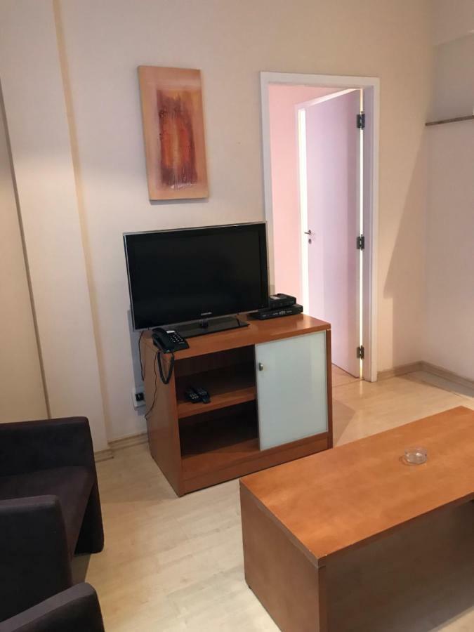 Residencial Com Serviços 45 Metros Decorado Com Sala, Suíte E Cozinha Na Quadra Da Praia De Copacabana Rio de Janeiro