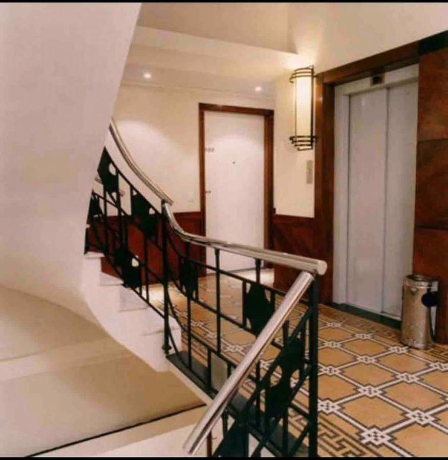 Residencial Com Serviços 45 Metros Decorado Com Sala, Suíte E Cozinha Na Quadra Da Praia De Copacabana *
