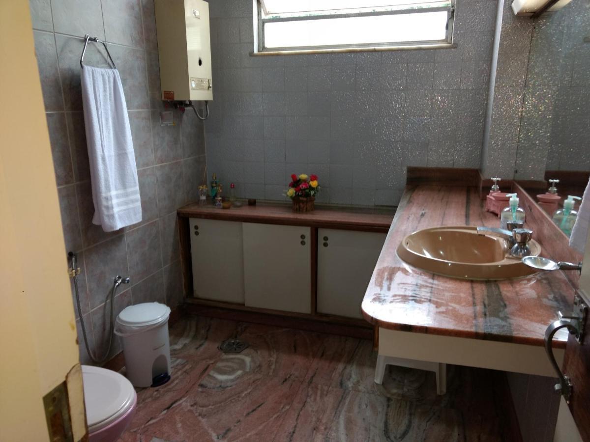 Apartamento Amplo, Arejado E Iluminado Quarto em Acomodações Particulares *