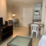 Residencial com serviços 45 metros decorado com sala, suíte, cozinha quadra da praia de copacabana