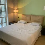 Residencial com serviços 45 metros decorado com sala, suíte, cozinha quadra da praia de copacabana