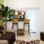 Belo Estudio Em Copacabana - Ideal Para Casais - Pf118 Z4