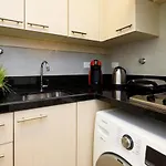 Pineapples BT301 - Excelente quarto e sala, ótima localização no centro de Ipanema, próximo ao metrô