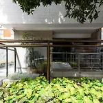 Pineapples BT301 - Excelente quarto e sala, ótima localização no centro de Ipanema, próximo ao metrô