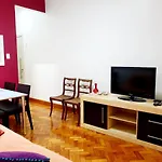 Apartamento COPACABANA REFORMADO - 400m da PRAIA, 2 QUARTOS, Portaria 24h, Wi-Fi, Ar condicionado, Cozinha Completa, Churrasqueira no prédio