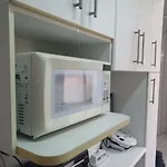 Apartamento 2 quartos com saída pra praia próximo de supermercados, bares e restaurantes