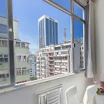Vista Lateral Ao Mar: Estudio Acolhedor