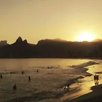 FLAT Qto e Sala em IPANEMA Ótimo para 2 mais 2 pessoas!