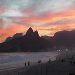 FLAT Qto e Sala em IPANEMA Ótimo para 2 mais 2 pessoas!