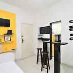 Studio silencioso, estiloso e com otima localização em Copacabana