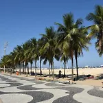 Copacabana Beach! Aconchegante apartamento na quadra da praia.