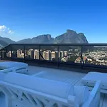 Apartamento em Condominio na Beira da Praia da Barra da Tijuca