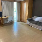 Flat Espacoso Com Piscina Barra