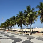 Apartamento Em Copacabana Na Quadra Da Praia