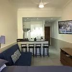 Entre Copacabana E Ipanema, 300 Metros Da Praia, Entre Postos 5 E 6