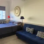 Entre Copacabana E Ipanema, 300 Metros Da Praia, Entre Postos 5 E 6