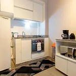 Line Rio Copacabana Moderno Studio Internet 500mbps Smart TV 50 Polegadas e a 100m da praia